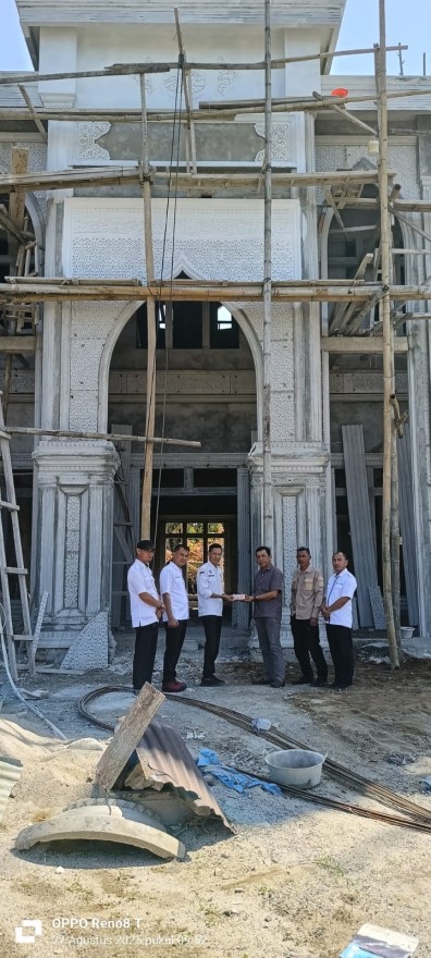 Pemerintah Pekon Kenali Kucurkan Rp10 Juta Bantuan Pembangunan Masjid At-Taqwa 